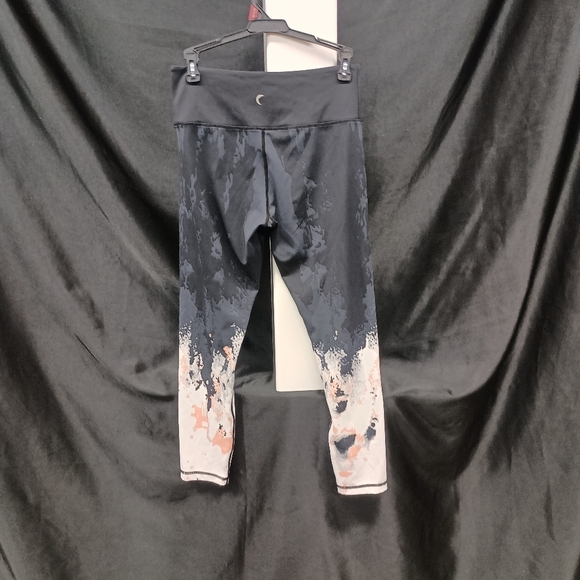 ZYIA Black and Gray Leggings with Distinctive Fade - Picture 11 of 12